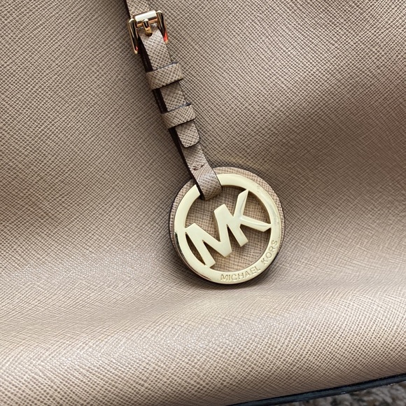 Michael Kors MK Solid Tan Saffiano Leather Purse - Picture 6 of 14